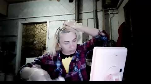 Snapshot of alinafrey_ chatting on February 7, 2026, 7:01 am Alina online show from February 7, 2026, 7:01 am