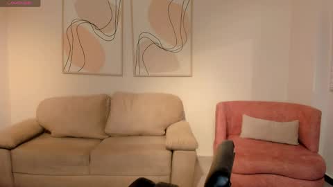 alinakravitz_ online show from May 16, 2026, 6:07 pm