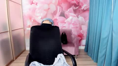 AlinaMoor online show from November 24, 2025, 6:35 am