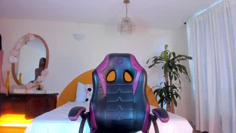 AlinaSimmons online show from April 10, 2026, 12:32 pm