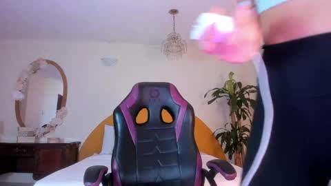 AlinaSimmons online show from April 15, 2026, 12:45 pm