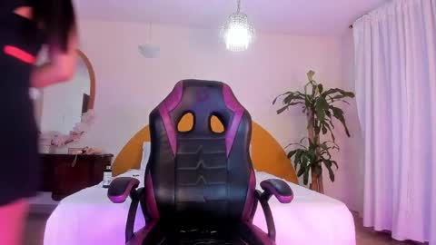 AlinaSimmons online show from April 29, 2026, 12:20 pm