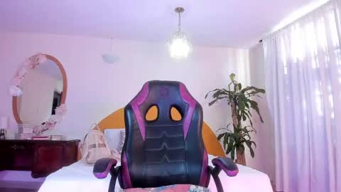 AlinaSimmons online show from April 30, 2026, 12:11 pm