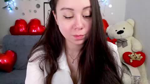 AlinaXRose online show from April 14, 2026, 12:05 am