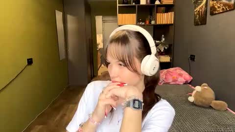 Alice online show from December 5, 2025, 6:44 am