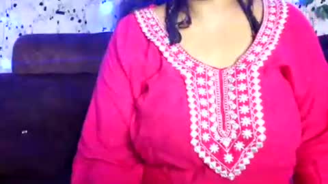 Alinna400 online show from May 23, 2026, 5:06 pm
