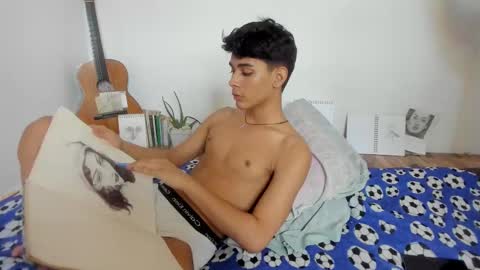 Snapshot of aliotttwink chatting on September 26, 2025, 8:35 pm AliotTwink online show from September 26, 2025, 8:35 pm