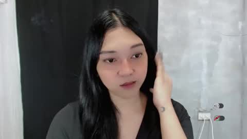 Shanti xhey online show from December 3, 2025, 9:18 am