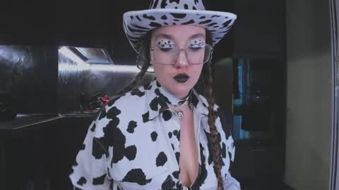 Alisa online show from April 22, 2026, 8:06 am