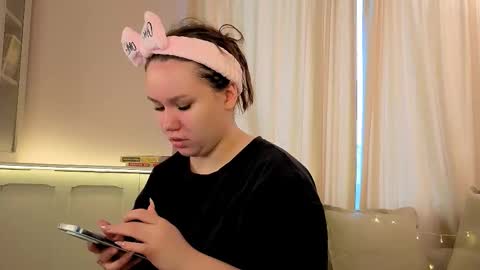 Alisia online show from February 5, 2026, 7:46 am