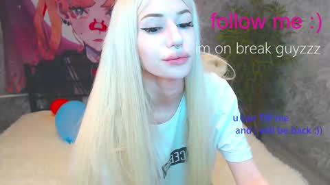 Snapshot of alison_moonlight chatting on September 9, 2025, 11:04 pm Alison online show from September 9, 2025, 11:04 pm