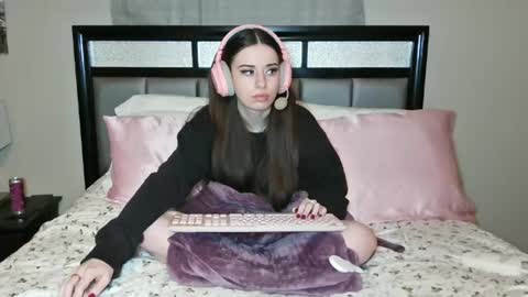 Alison Fields online show from June 30, 2026, 4:24 am