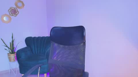 Snapshot of aliss_es chatting on May 15, 2026, 5:42 pm ALISS online show from May 15, 2026, 5:42 pm