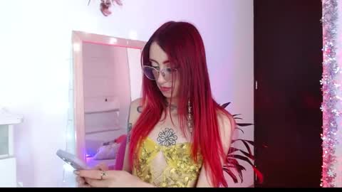 alissesallie_ online show from January 8, 2025, 2:25 am