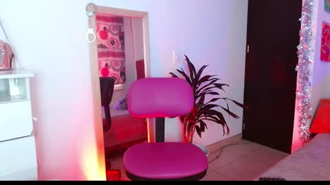 alissesallie_ online show from January 13, 2025, 8:26 pm