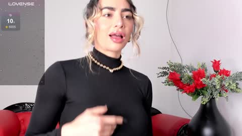 Snapshot of alissondomit chatting on December 6, 2024, 1:00 pm Alisson Domit online show from December 6, 2024, 1:00 pm