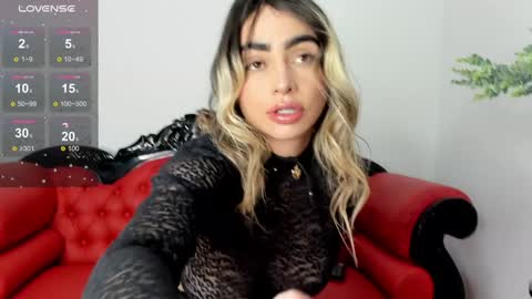 Snapshot of alissondomit chatting on December 21, 2024, 5:07 pm Alisson Domit online show from December 21, 2024, 5:07 pm