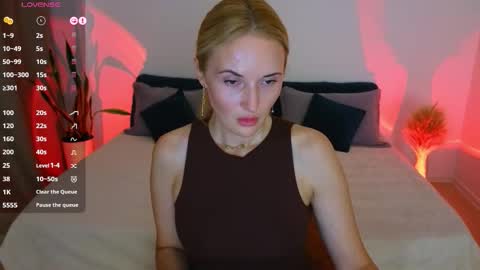 alisssarose online show from October 8, 2025, 9:23 pm