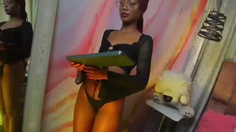 alix noa online show from October 25, 2025, 7:41 pm