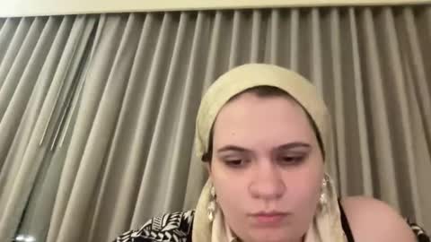 alizathejew online show from April 19, 2026, 4:12 am