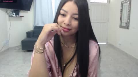 alizee_rae online show from November 7, 2025, 3:01 pm