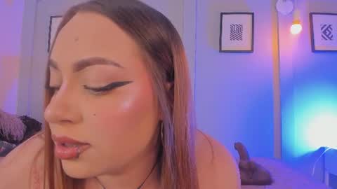 Snapshot of allasska_ chatting on June 15, 2026, 2:58 am Laura online show from June 15, 2026, 2:58 am