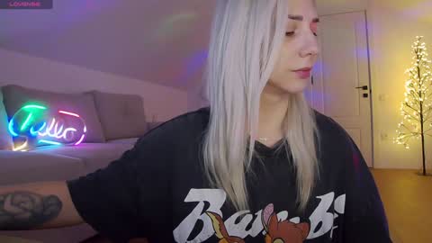 A day u didnt smile is a lost day online show from January 12, 2026, 2:44 pm