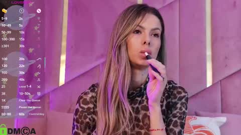 Allena online show from October 28, 2025, 8:44 pm