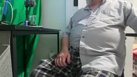 Allergictolove online show from January 29, 2025, 10:32 pm