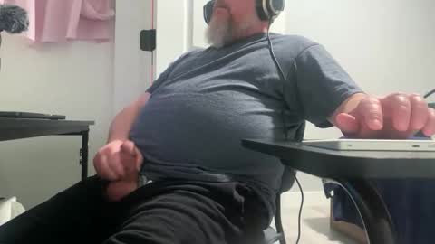 Allergictolove online show from March 31, 2026, 9:04 pm