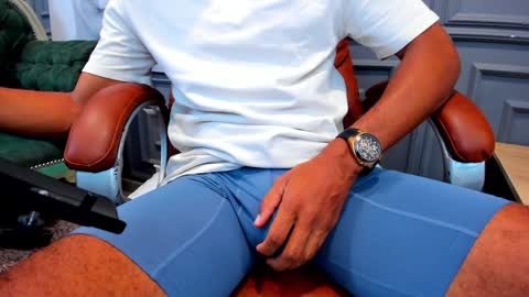 Snapshot of allessandrosantos chatting on December 16, 2024, 8:48 pm Help me reach 100 likes online show from December 16, 2024, 8:48 pm