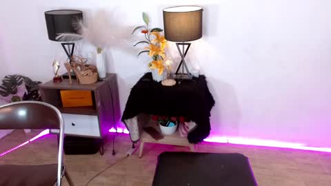 allhailyourmajesty online show from January 7, 2025, 3:14 am