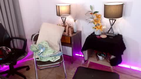 allhailyourmajesty online show from January 10, 2025, 6:53 am