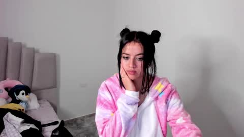 Snapshot of alli_cooper chatting on February 21, 2025, 1:22 am Ali online show from February 21, 2025, 1:22 am