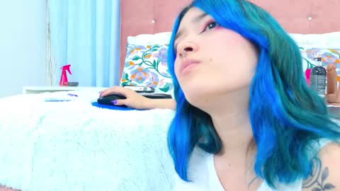 Allicia online show from November 19, 2025, 7:25 pm