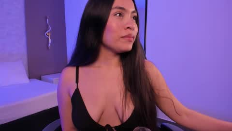 Snapshot of allie_bruce chatting on February 18, 2026, 2:29 am A L L I E online show from February 18, 2026, 2:29 am