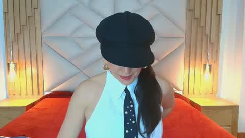 Snapshot of allie_pearl chatting on December 16, 2025, 12:10 pm Aliie online show from December 16, 2025, 12:10 pm