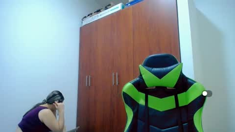 Snapshot of allison_baby_2416 chatting on December 12, 2024, 4:59 am Alisson online show from December 12, 2024, 4:59 am