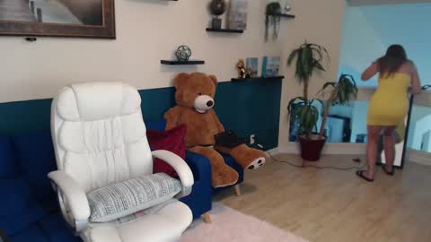 Alli online show from October 28, 2025, 7:05 pm