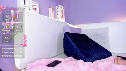 Snapshot of allison_peach chatting on June 14, 2026, 2:24 am Alisson online show from June 14, 2026, 2:24 am