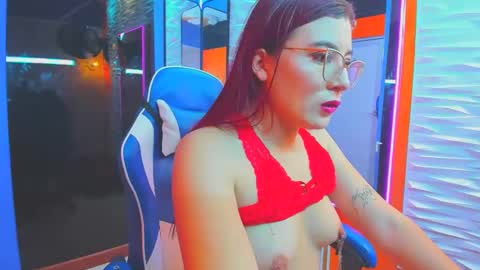 Snapshot of allisonlove_88 chatting on November 22, 2025, 4:11 am ALLISON online show from November 22, 2025, 4:11 am