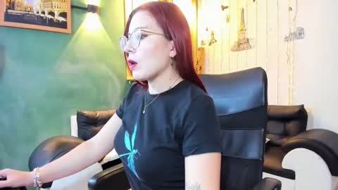 Snapshot of allisonlove_88 chatting on November 26, 2025, 4:13 am ALLISON online show from November 26, 2025, 4:13 am