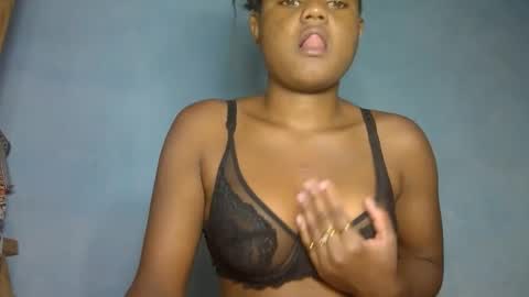 allizida01 online show from December 4, 2025, 12:03 pm