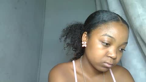 allizida01 online show from December 21, 2025, 9:27 am