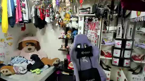 Snapshot of allsson_miller chatting on July 21, 2026, 11:01 am allsson_miller online show from July 21, 2026, 11:01 am