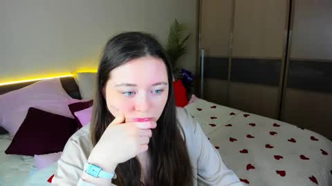 alluringeyess online show from March 15, 2026, 11:27 am