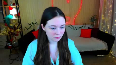 alluringeyess online show from April 19, 2026, 6:32 pm