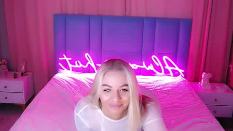 AlwaysHot online show from November 6, 2025, 2:01 am