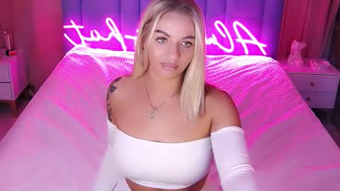 AlwaysHot online show from November 25, 2025, 2:44 am