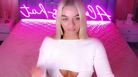 AlwaysHot online show from February 3, 2026, 6:40 am